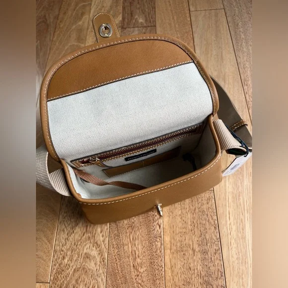 Dooney & Bourke Saddle 22 - Picture 4 of 9